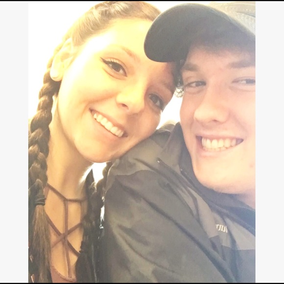 Profile Picture of Kylie Keefauver (@kylieenicolee97) on Poshmark