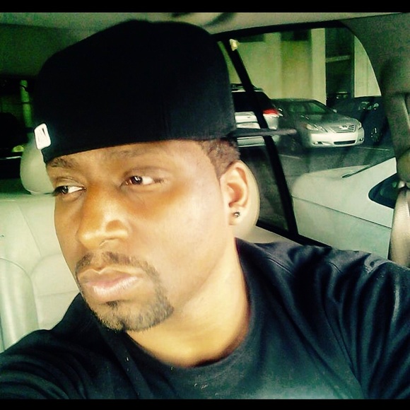 Profile Picture of Terrence Daniels (@terrencedaniels) on Poshmark