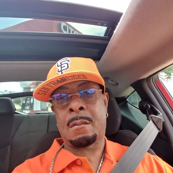 Profile Picture of Andre Bell (@rileyabell32) on Poshmark