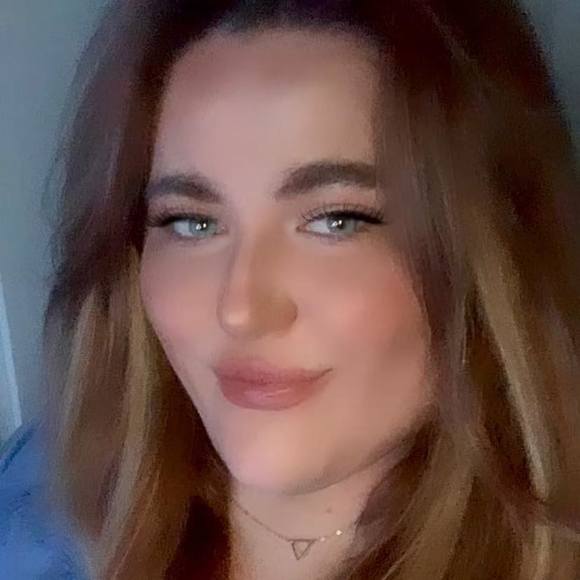 Profile Picture of Jamie Moe (@jamiemoexo) on Poshmark