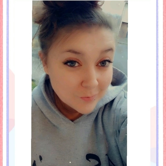 Profile Picture of Heather Breeden (@hnbnwbc12) on Poshmark