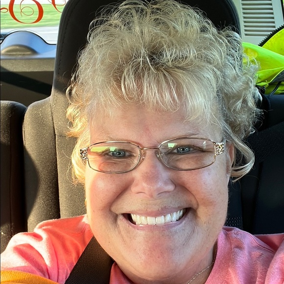 Profile Picture of Julia Gourley (@huntersmimi731) on Poshmark