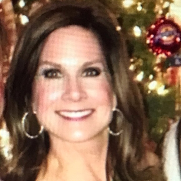Profile Picture of Kimberly Sharpe (@kimhsharpe) on Poshmark