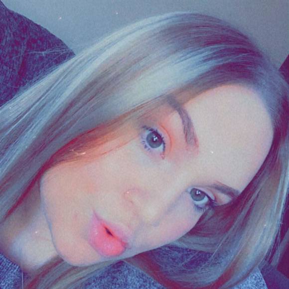 Profile Picture of Brianna Gier (@brianna_gier) on Poshmark