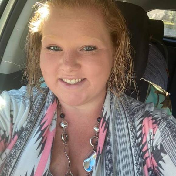 Profile Picture of Kelcey Wilkins (@kelceyandjeff) on Poshmark