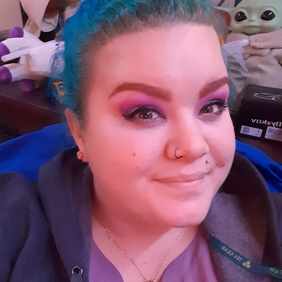 Profile Picture of Kira Swets (@kiraswets) on Poshmark