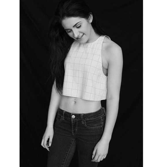 Profile Picture of Isabel Gallucci (@izgallucci) on Poshmark