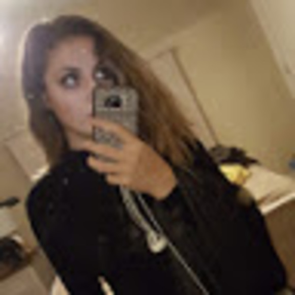 Profile Picture of Grayce Zurheide (@graycezurheide) on Poshmark