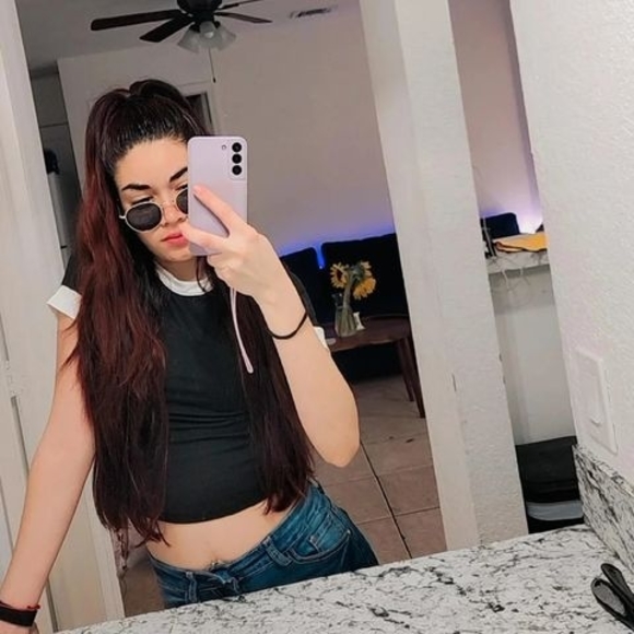 Profile Picture of Claudia Fonseca (@klauff) on Poshmark
