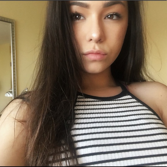 Profile Picture of Sophia Rambusch (@sophiaxxlovexx) on Poshmark