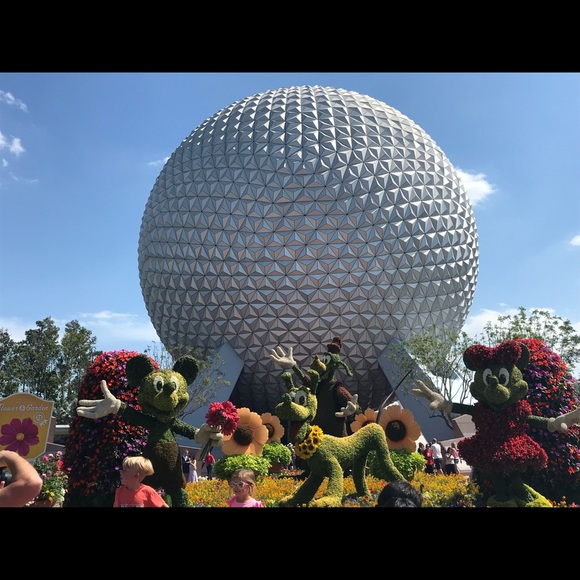 Lisa Casko - Poshmark Profile Picture of Lisa Casko (@dollyandbuster) on Poshmark