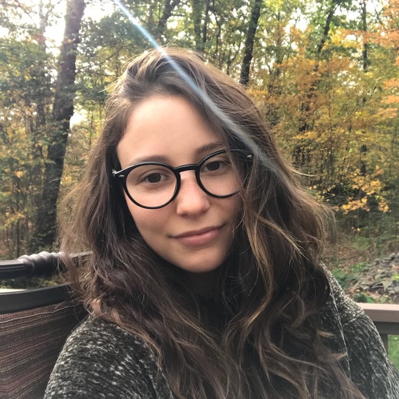 Profile Picture of Alexa Giokas (@akellygiokas) on Poshmark