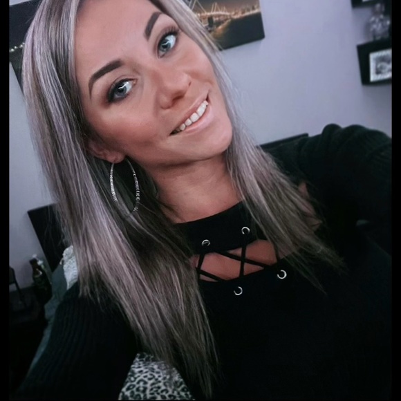 Profile Picture of Gabriela Franková (@gabka333) on Poshmark