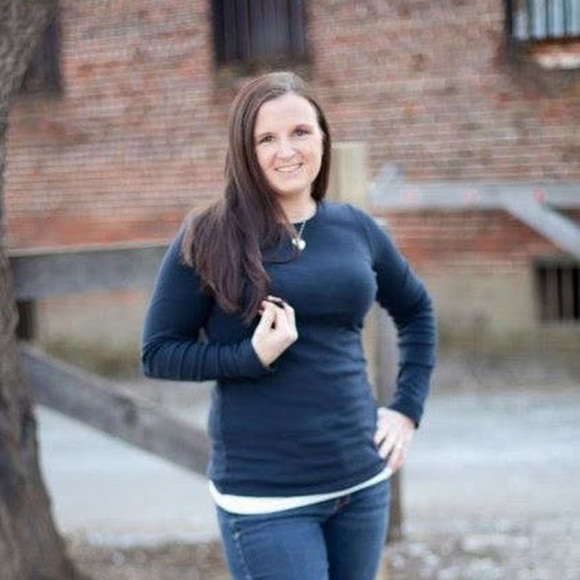 Profile Picture of Caitlin Staiano (@caitlinstaiano) on Poshmark