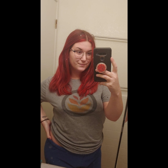 Profile Picture of Cassandra Young (@juan_jouston) on Poshmark