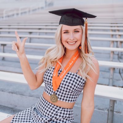 Profile Picture of Cassie (@cassie_vanzee) on Twitter
