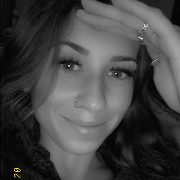 Jelayna Ednie - Poshmark Profile Picture of Jelayna Ednie (@jelaynaednie) on Poshmark