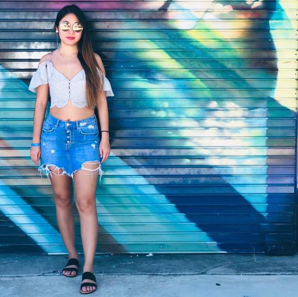 Profile Picture of Lily Ng (@lngf) on Poshmark