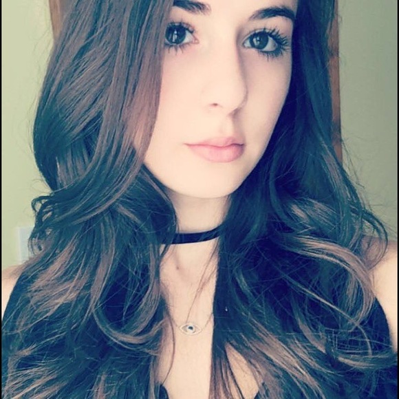 Profile Picture of Dora Lombardozzi (@doracarmen) on Poshmark