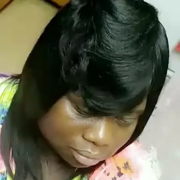 Profile Picture of Demesia Johnson (@demesiajohnson) on Poshmark