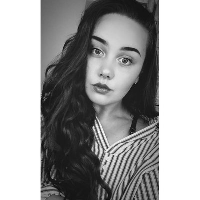 Profile Picture of Rosie Cotton (@RosieCotton94) on Twitter