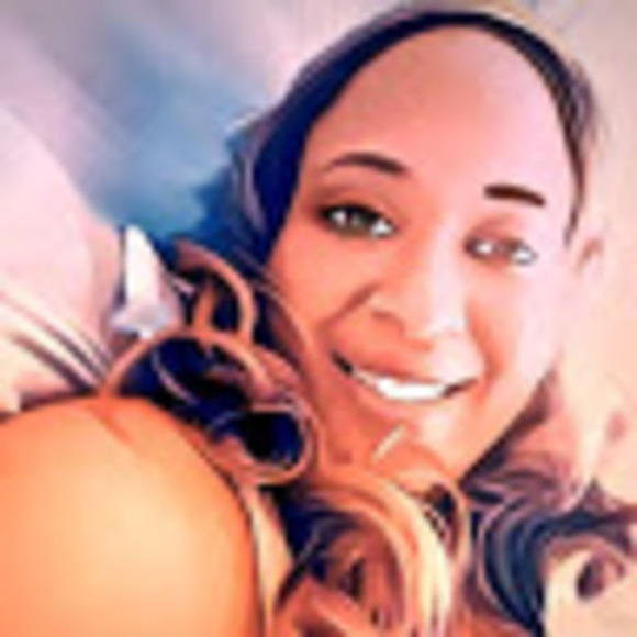 Profile Picture of Kimberly Scoggins (@kmbrlyscogns2) on Poshmark