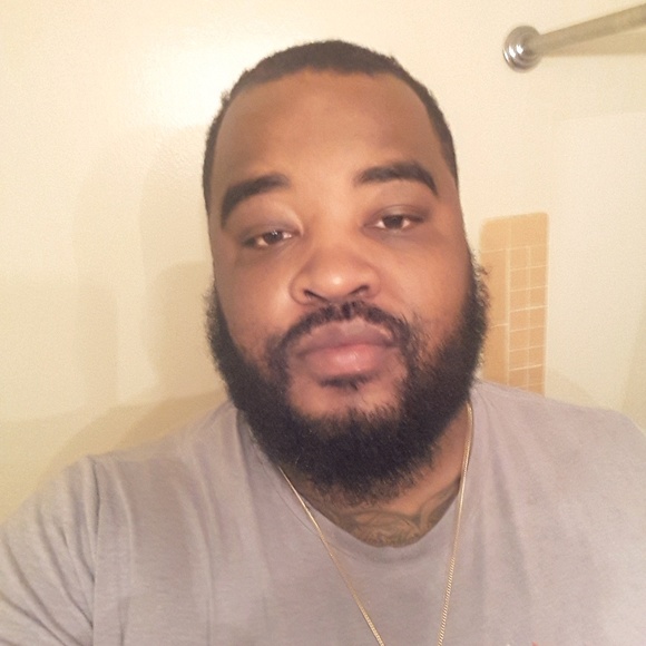 Profile Picture of Anthony Roberts (@aug583) on Poshmark