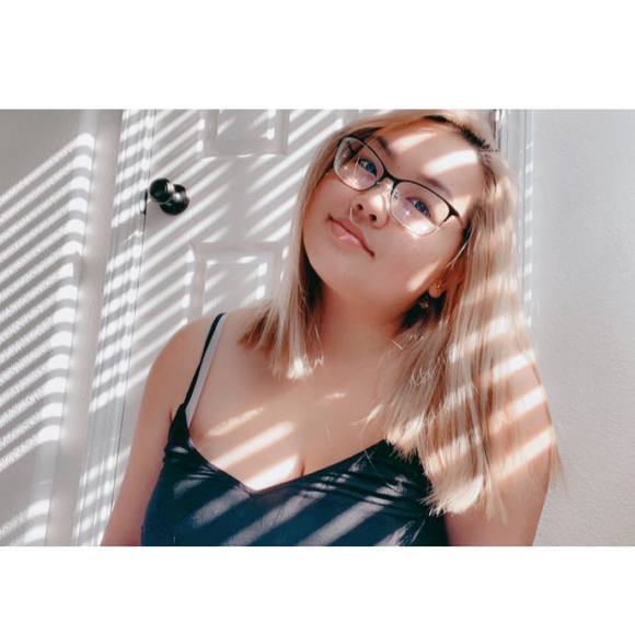 Thy thy Dang - Poshmark Profile Picture of Thy thy Dang (@tdang1206) on Poshmark