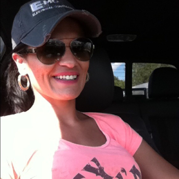 Profile Picture of Josie Bredesen (@joshale84) on Poshmark