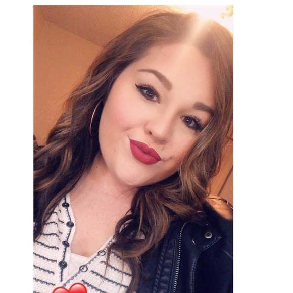 Profile Picture of Breanna Eischens (@bre1004) on Poshmark