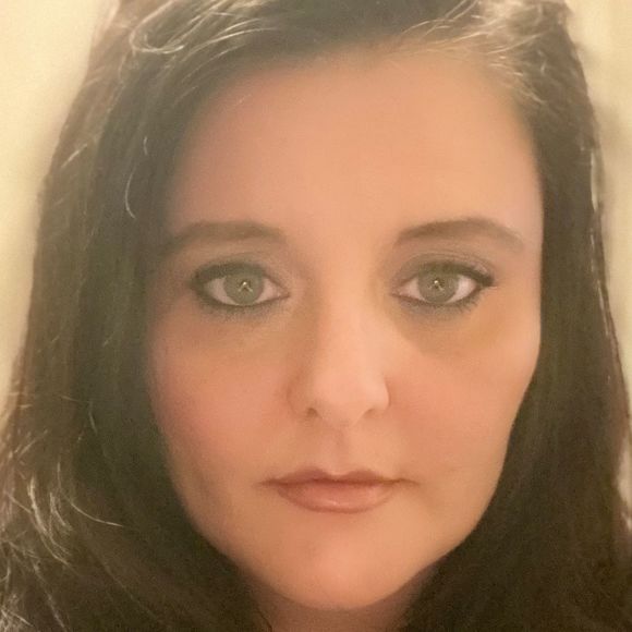 Profile Picture of Renee Rector (@rr2049) on Poshmark
