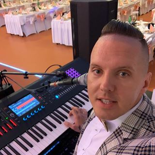 Profile Picture of Sándor Tibor (@tibormusician) on Facebook