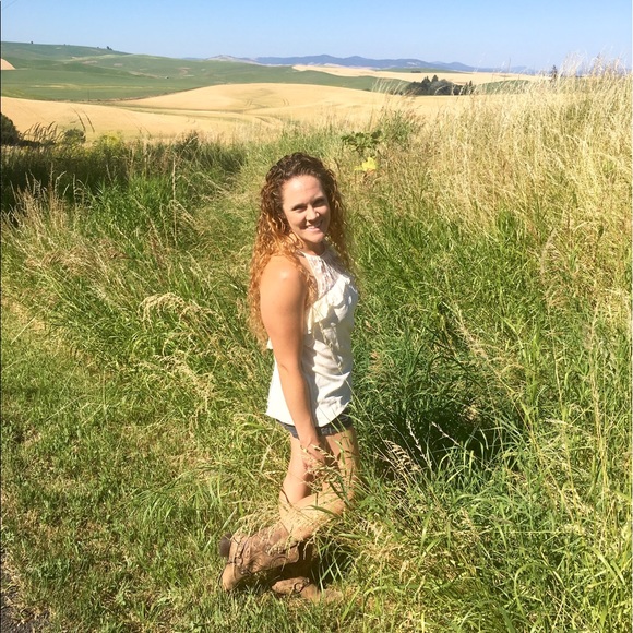 Profile Picture of Alysha Mccarry (@alyshm) on Poshmark