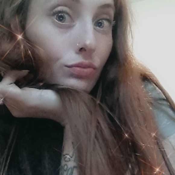 Profile Picture of Deranda Kanmore (@derandakanmore) on Poshmark