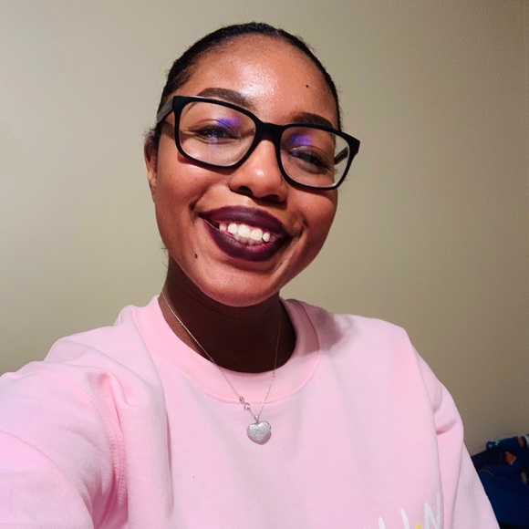 Profile Picture of Tiayonna Mathews (@tiayonnam) on Poshmark