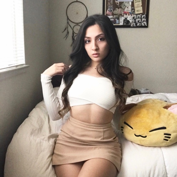 Profile Picture of ! leila Ziyalan (@leilaziy) on Poshmark