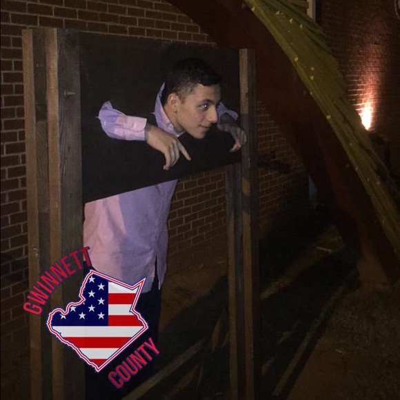 Profile Picture of Jason Estrada (@jasonestrada_10) on Poshmark