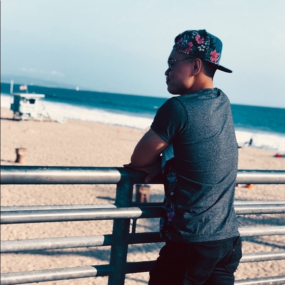 Profile Picture of Jason Zhu (@fobulous23) on Poshmark