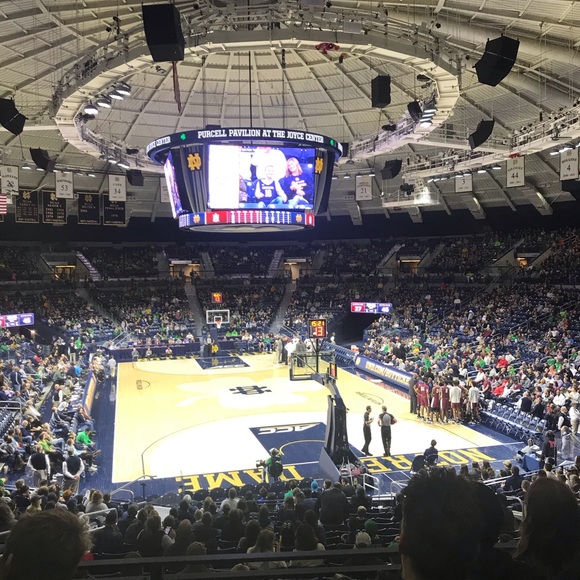 Profile Picture of Mindi Fimbel (@mfimbel) on Poshmark