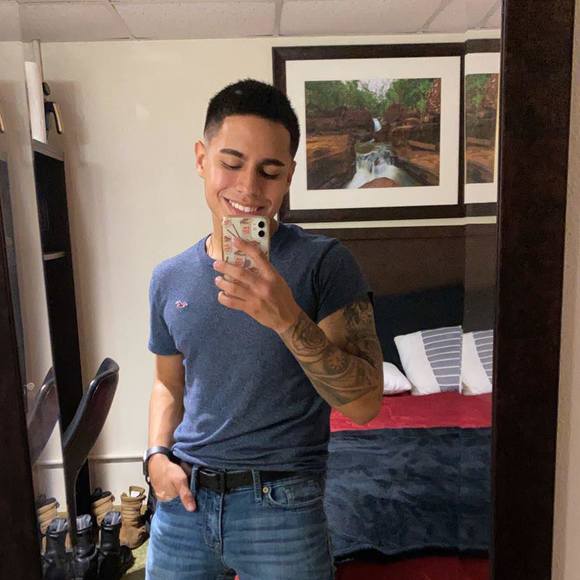 Profile Picture of Jonathan Vela (@jonathan_456) on Poshmark