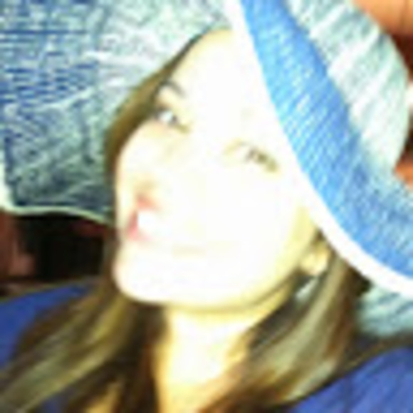 Profile Picture of Kim Jackson (@brookemaha) on Poshmark