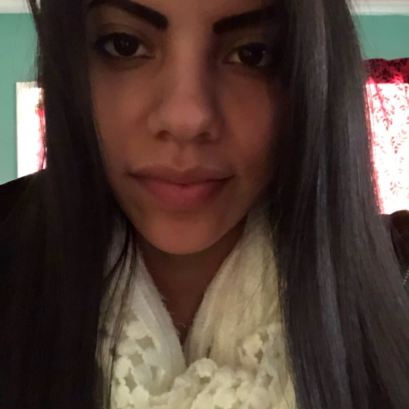 Profile Picture of Alejandra Calleros (@alecall123) on Poshmark