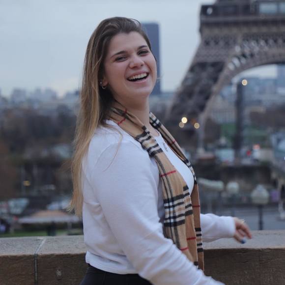 Profile Picture of Victoria Geerlof (@geerlovi) on Poshmark