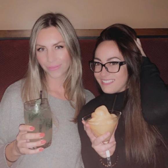 Profile Picture of Nicole Courneya (@nicolecourneya) on Poshmark