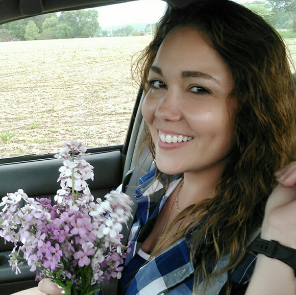 Profile Picture of Stephanie Bellaus (@bellaus) on Poshmark