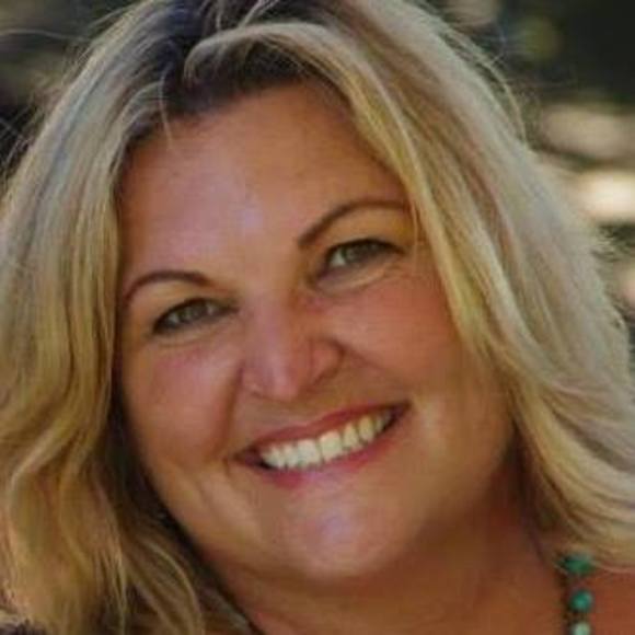 Alecia Burich schwartz - Poshmark Profile Picture of Alecia Burich schwartz (@schwarfam) on Poshmark