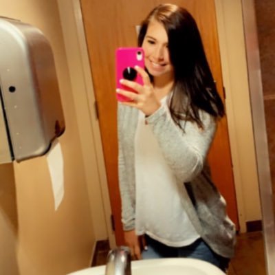 Profile Picture of Carly Grantham (@Carlyfayeg) on Twitter