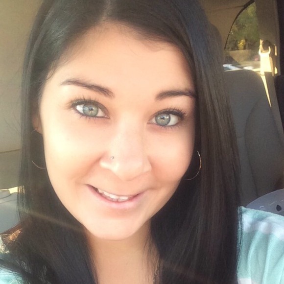 Profile Picture of Sarah Kloby (@marlinhunter) on Poshmark