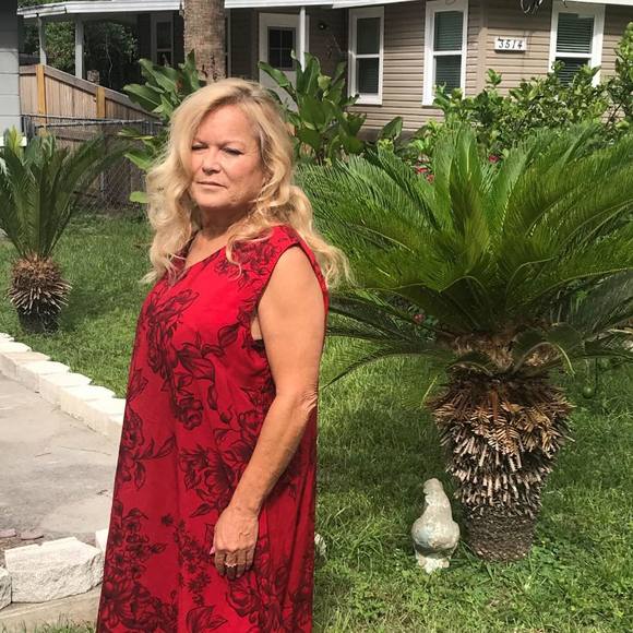 Profile Picture of Joann Dixon (@joann_dixon) on Poshmark