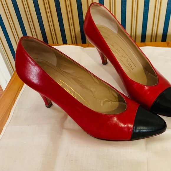 Profile Picture of Renee Slarve (@reneeclothing) on Poshmark